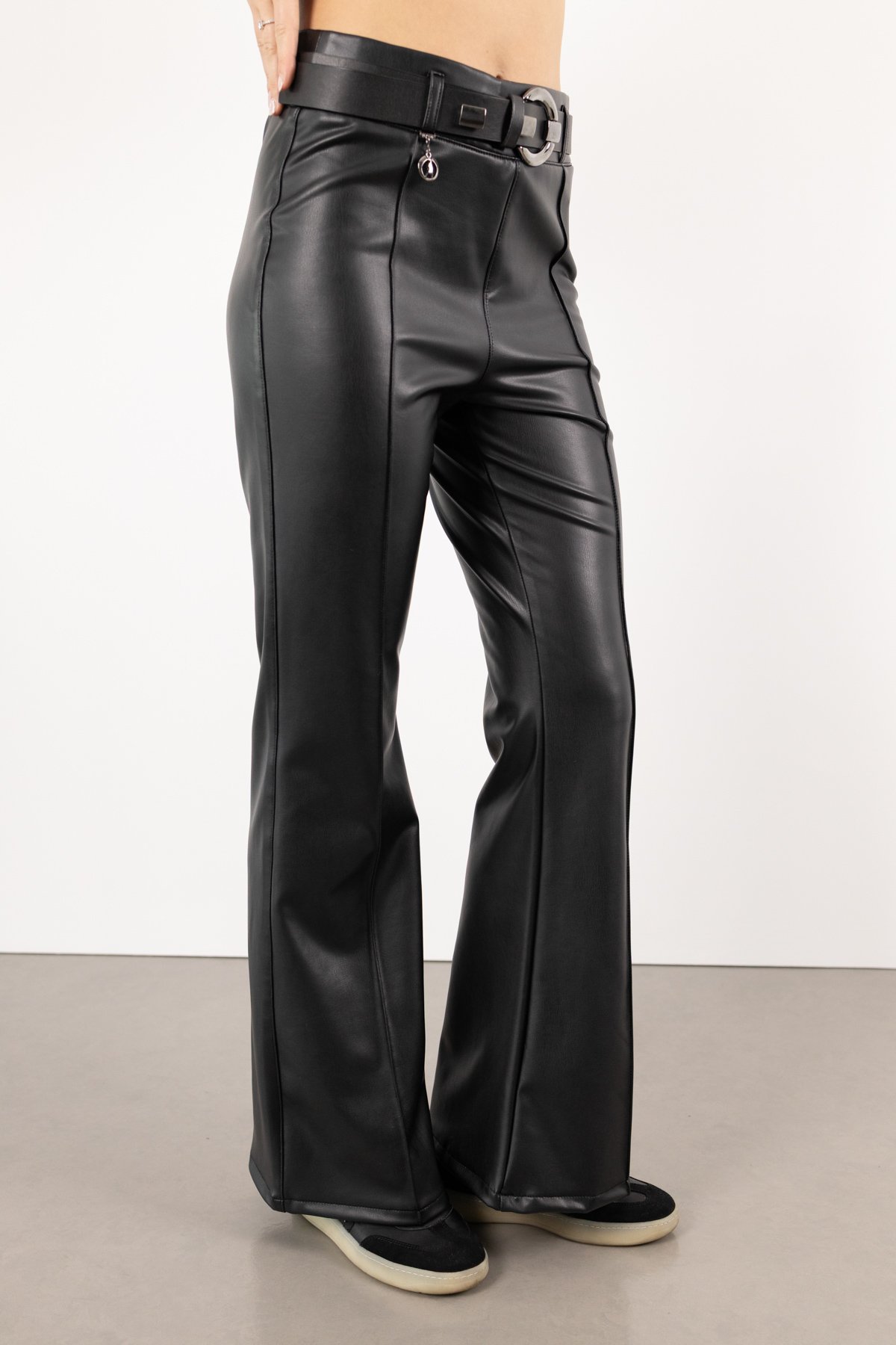 Bel Kemer Detaylı Deri Pantolon