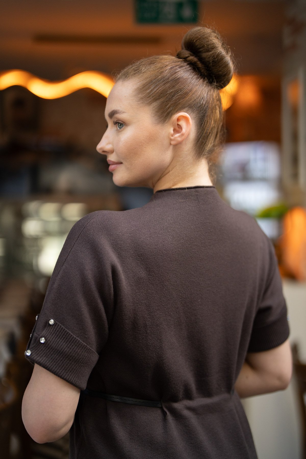 Bel Kemer Detaylı Kolları Taş Baskılı Elbise