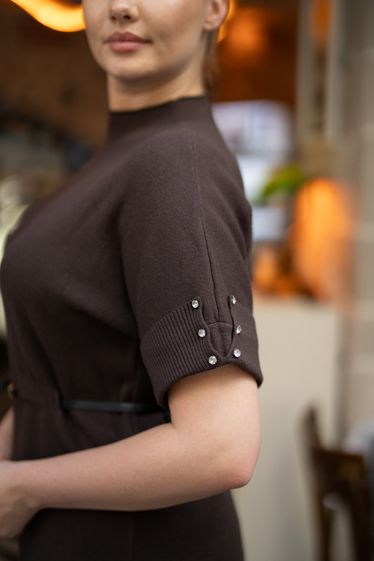 Bel Kemer Detaylı Kolları Taş Baskılı Elbise