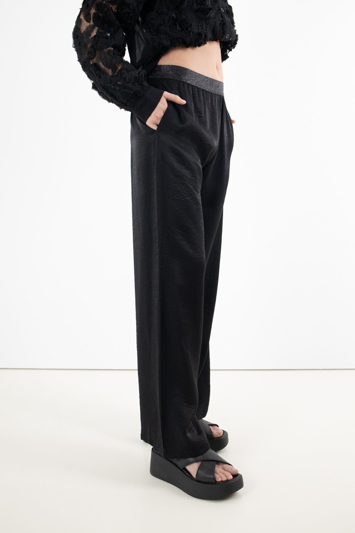 Bel Lastik Detaylı Parlak Kumaşlı Astar Kumaşlı Pantolon