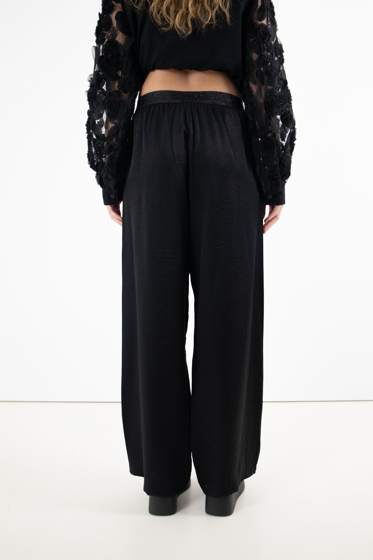 Bel Lastik Detaylı Parlak Kumaşlı Astar Kumaşlı Pantolon