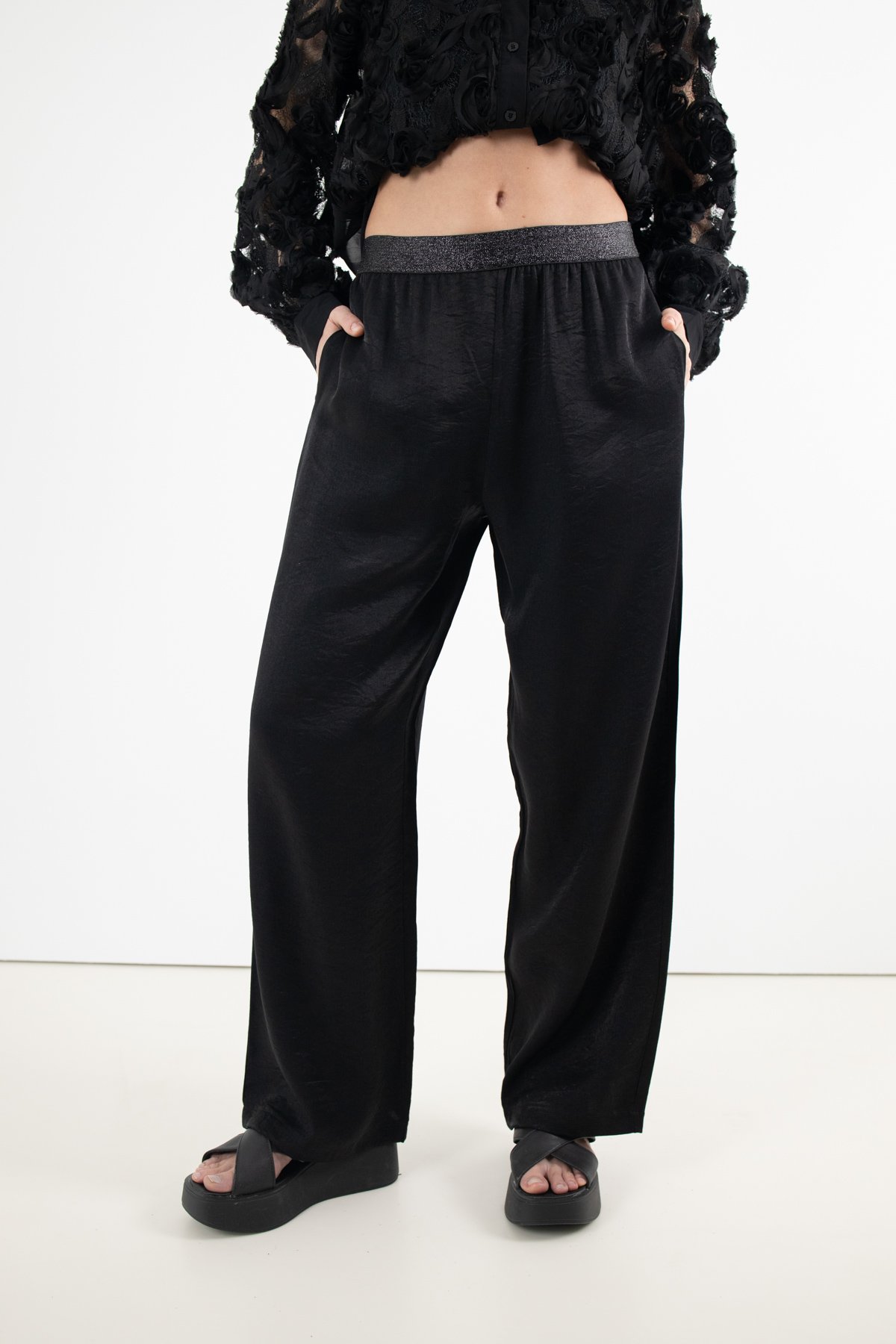 Bel Lastik Detaylı Parlak Kumaşlı Astar Kumaşlı Pantolon