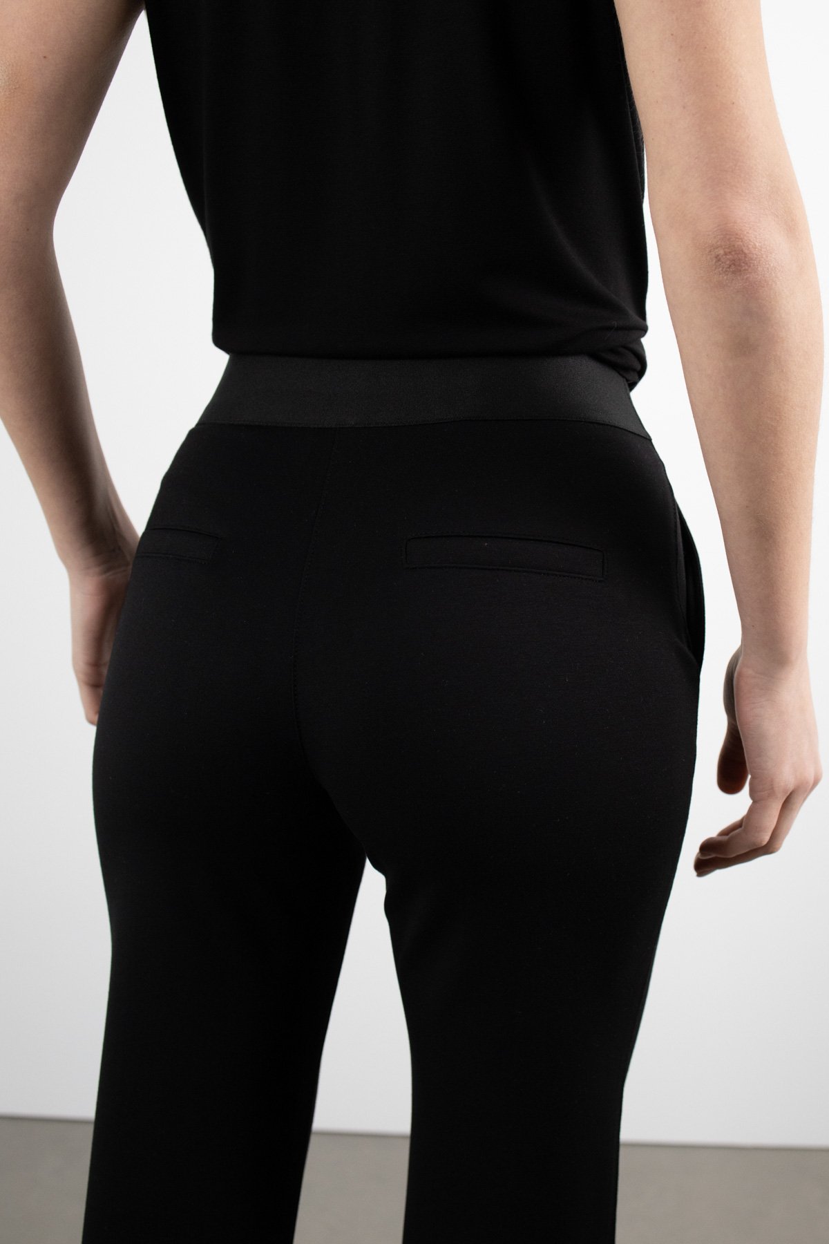 Bel Lastik Ve Yazı Detay  Cepli  Dikişli Pantolon