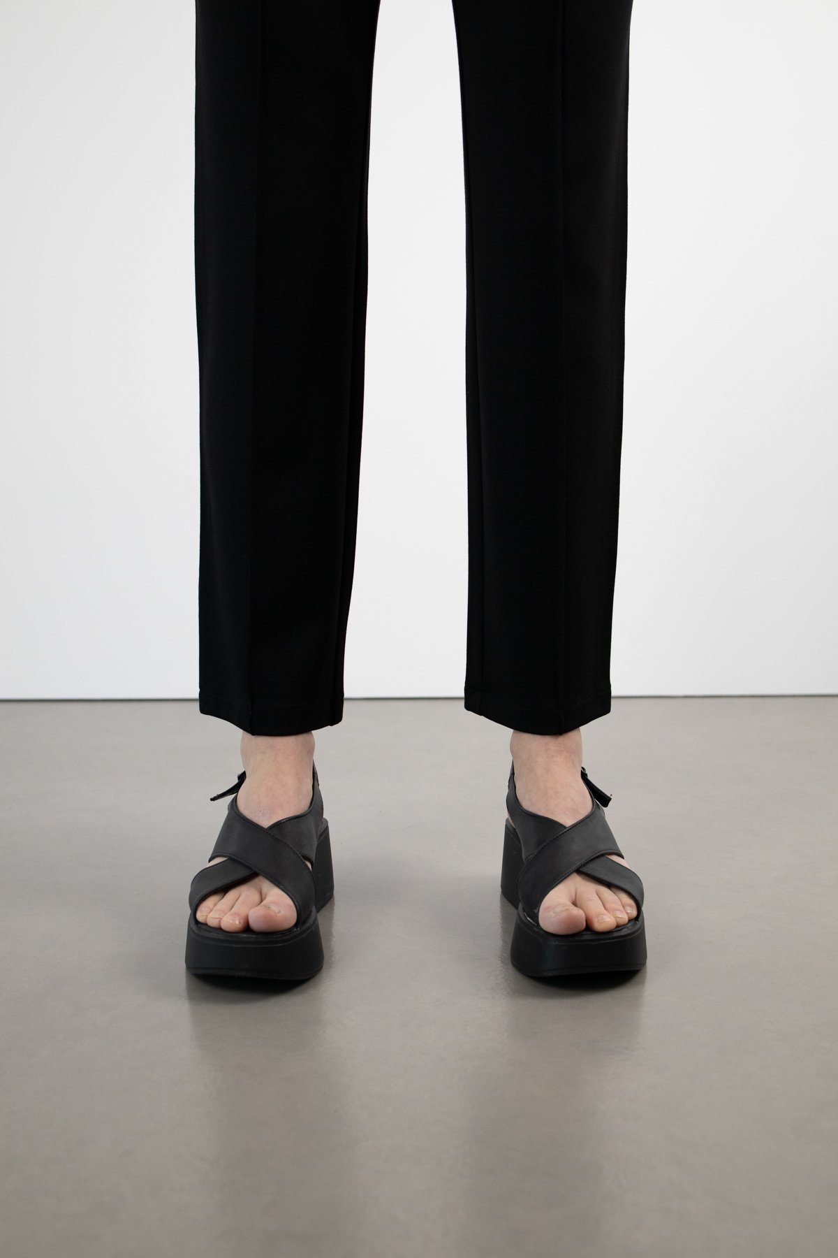 Bel Lastik Ve Yazı Detay  Cepli  Dikişli Pantolon