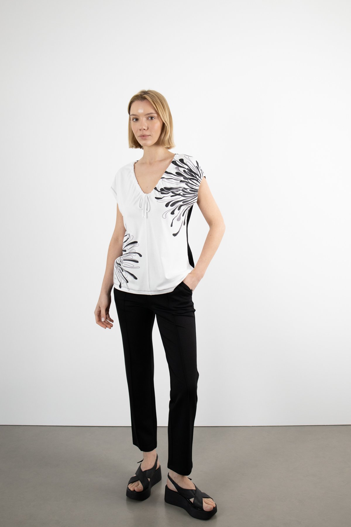 Bel Lastik Ve Yazı Detay  Cepli  Dikişli Pantolon