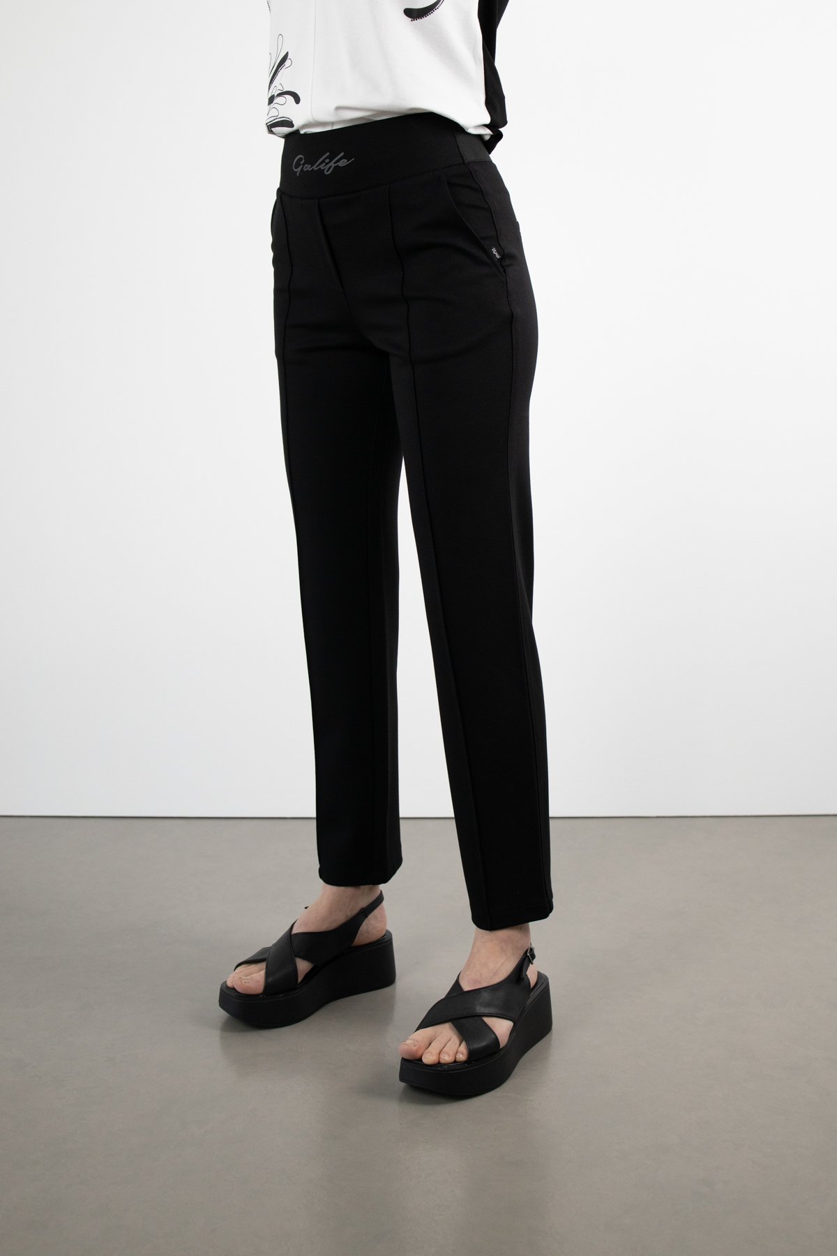 Bel Lastik Ve Yazı Detay  Cepli  Dikişli Pantolon