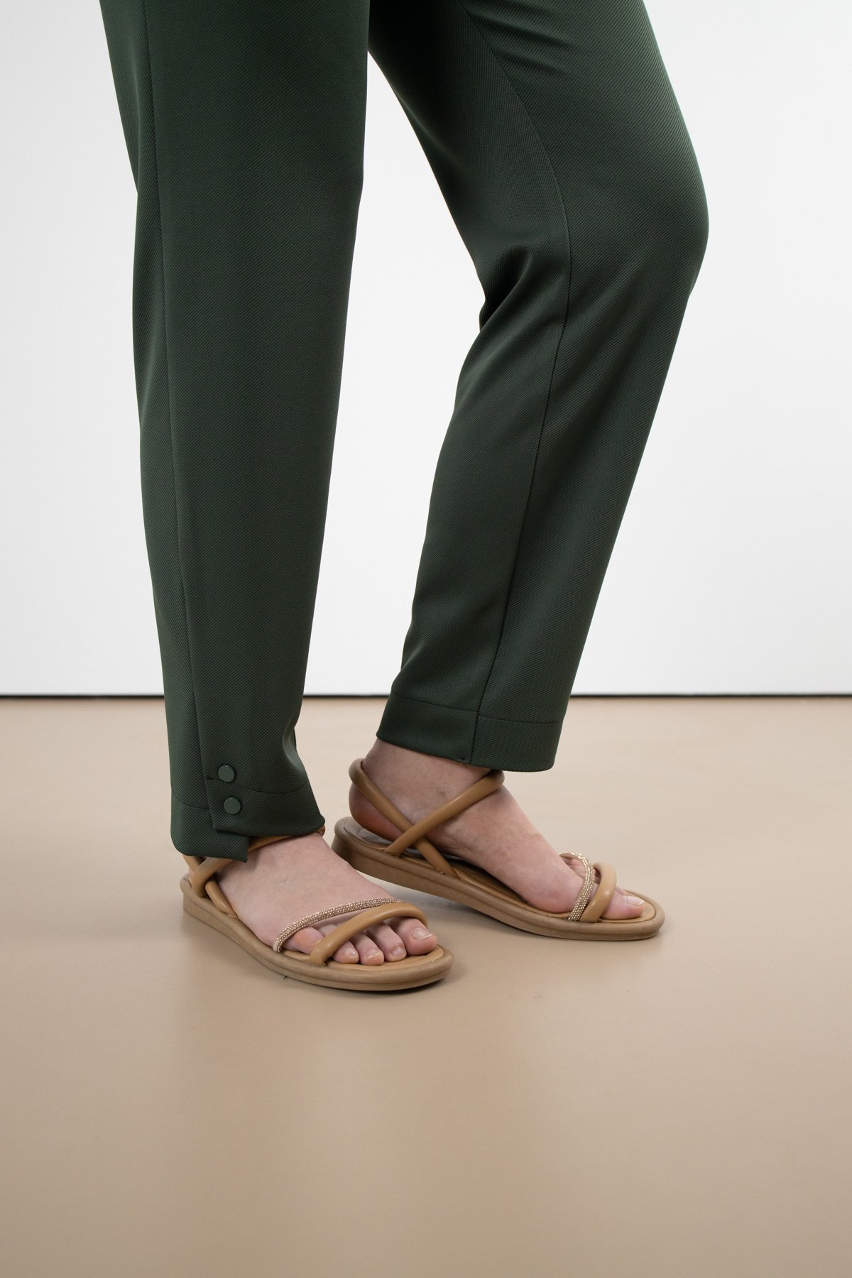 Bel Lastik Ve Yazı Detaylı Paça Çıtçıtlı Pantolon