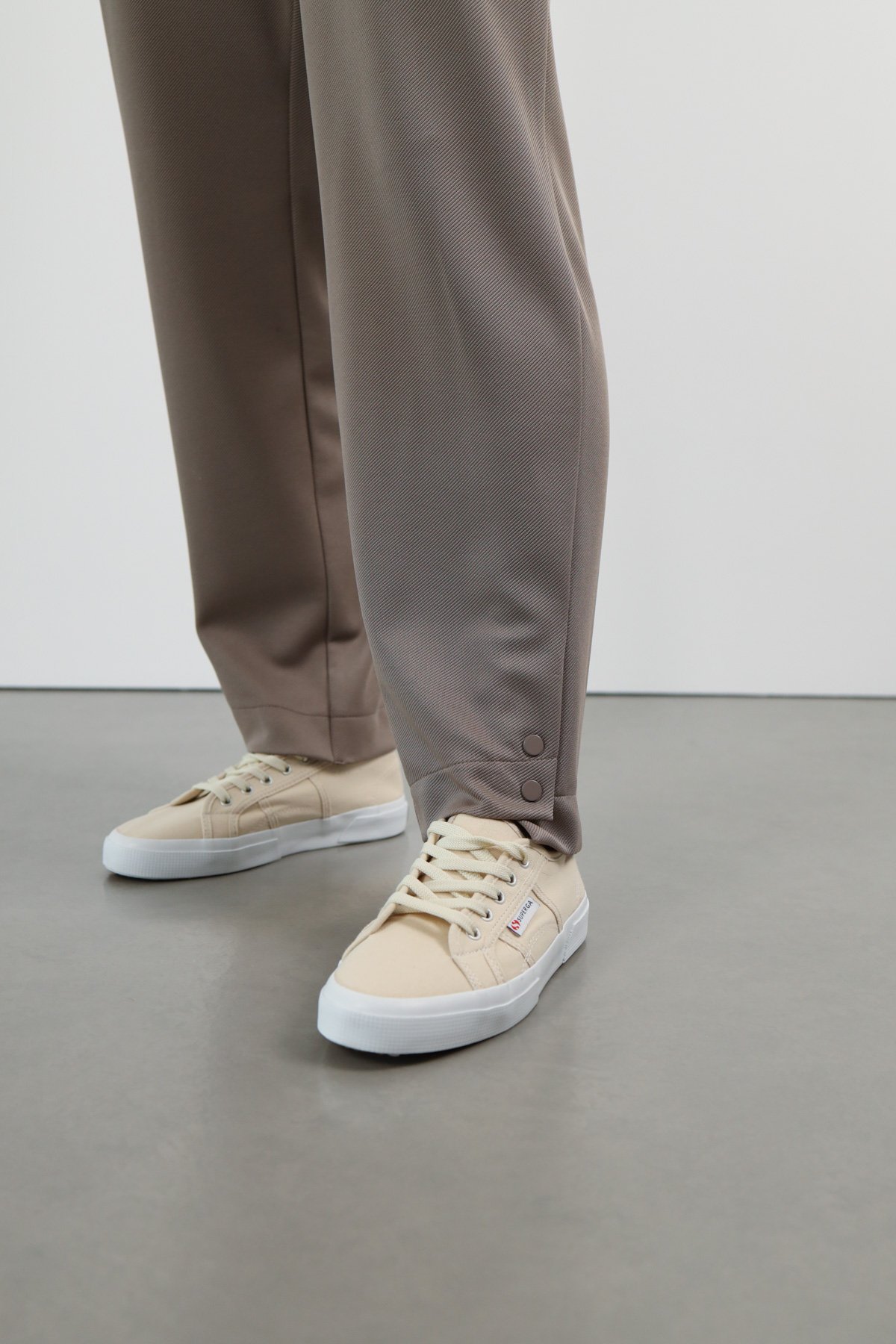 Bel Lastik Ve Yazı Detaylı Paça Çıtçıtlı Pantolon