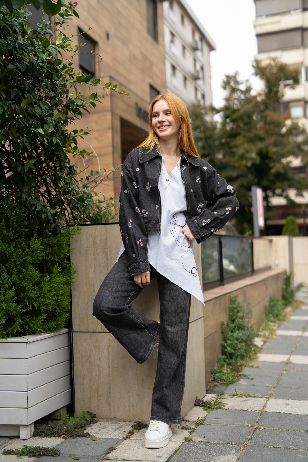 Beyaz Desenli Kemer Detay Jean Pantolon