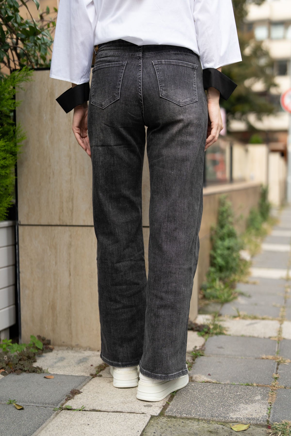 Beyaz Desenli Kemer Detay Jean Pantolon