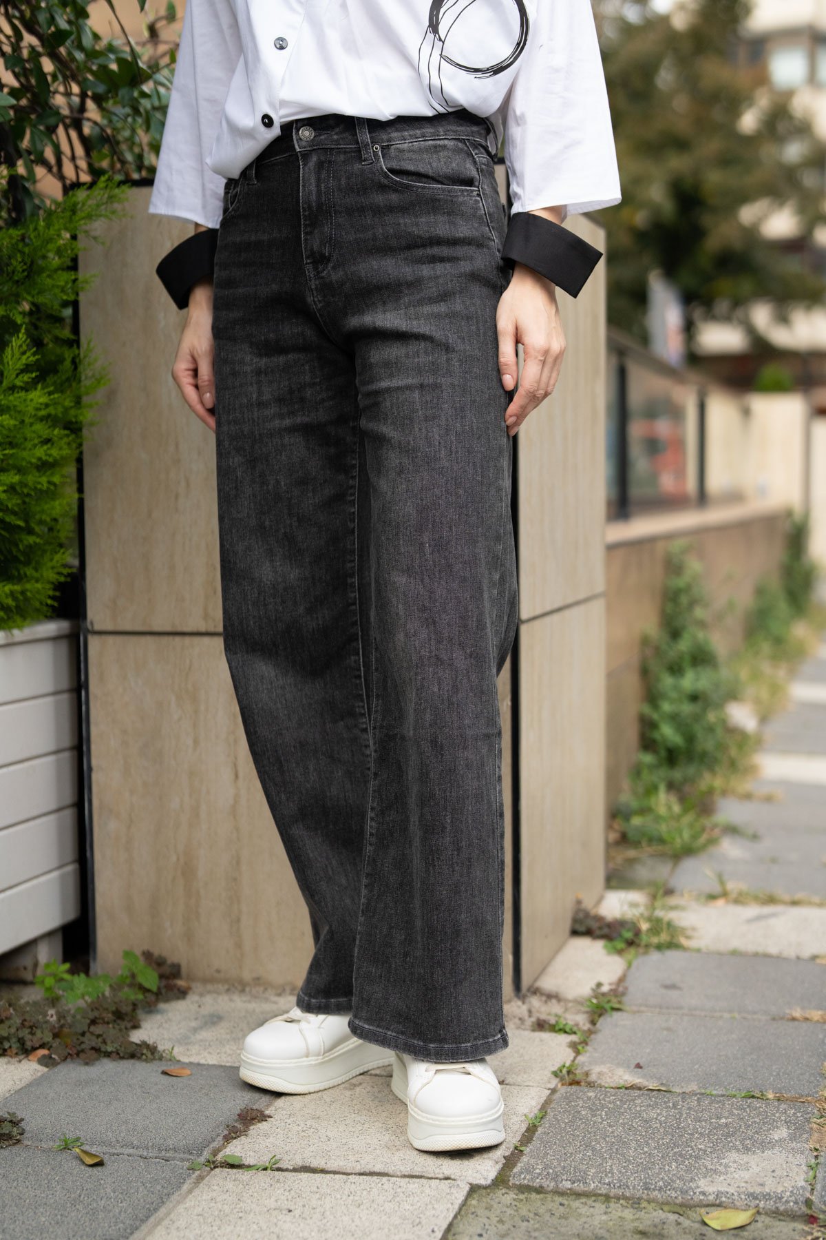 Beyaz Desenli Kemer Detay Jean Pantolon