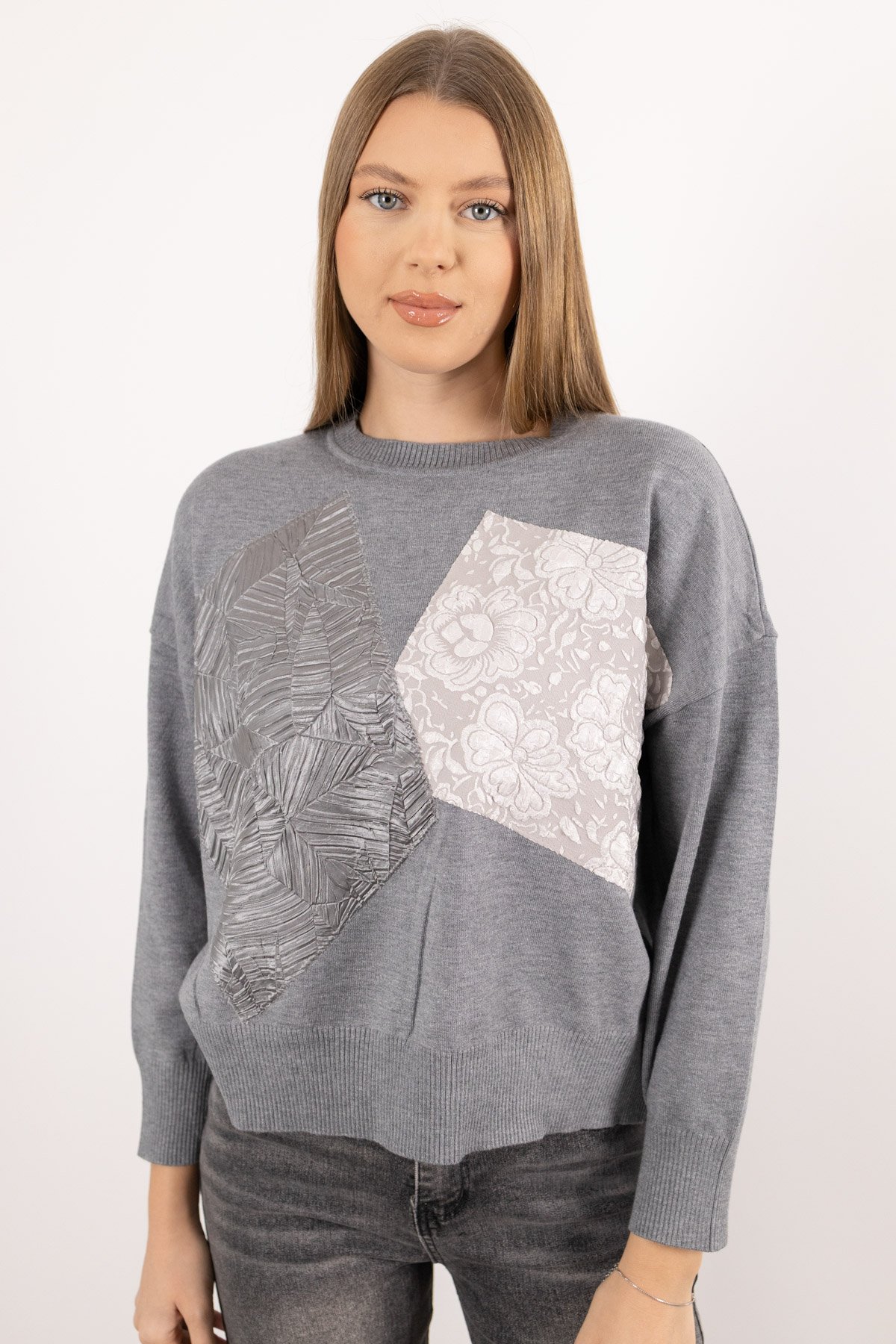 Bisiklet Yaka Detaylı Deri Desen İşlemeli Triko