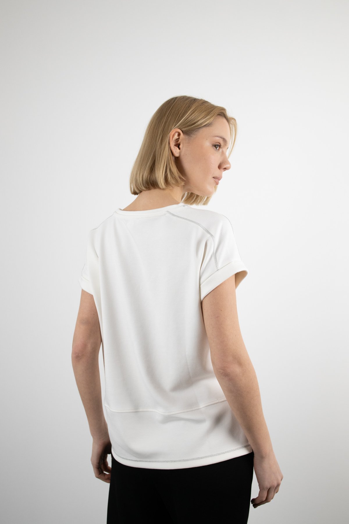 Bisiklet Yaka Taş İşleme Detay Tişört