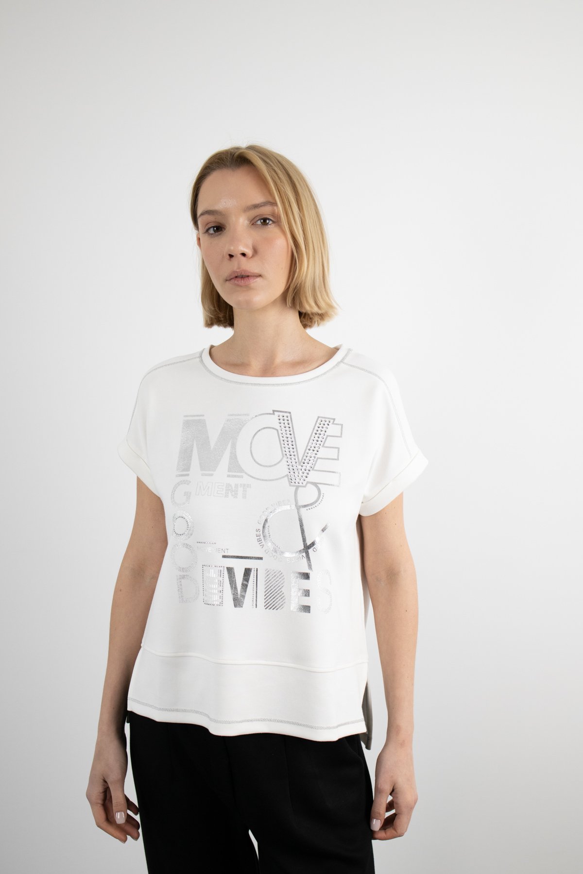 Bisiklet Yaka Taş İşleme Detay Tişört