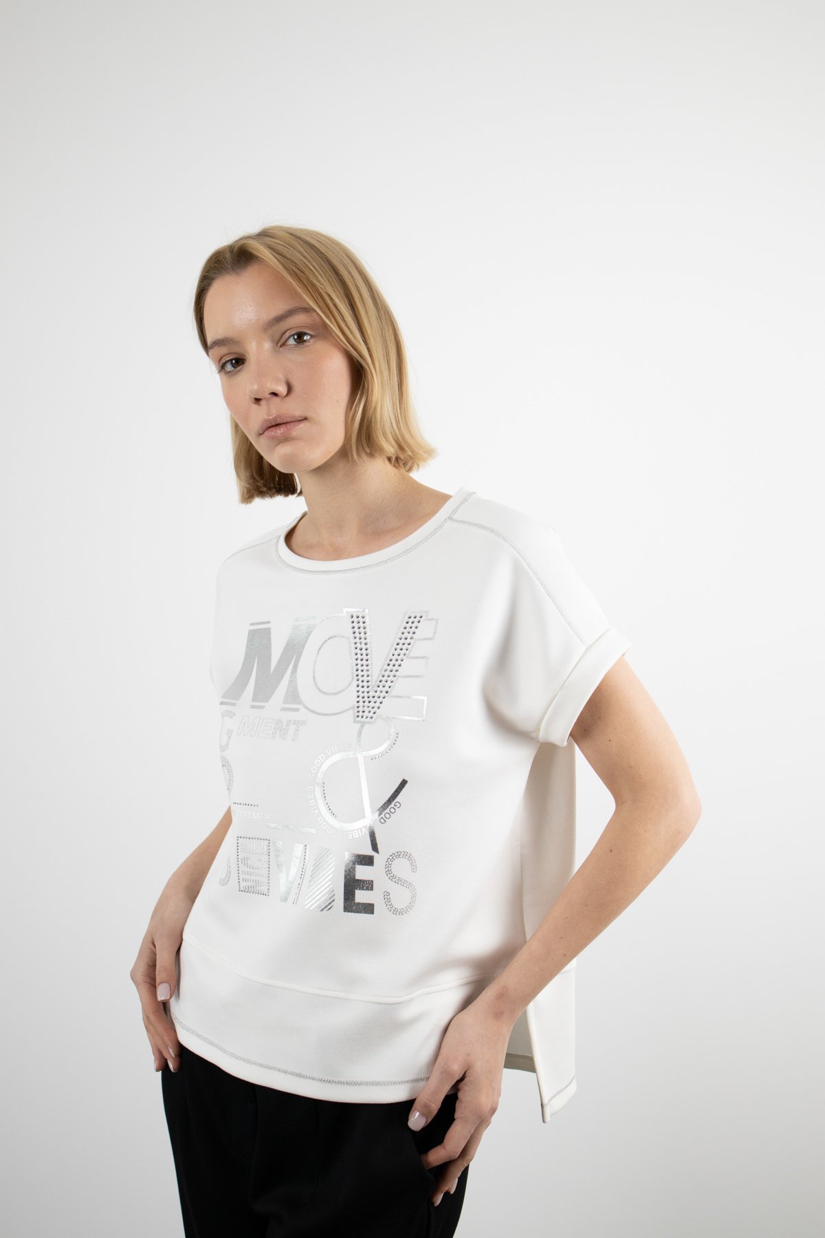 Bisiklet Yaka Taş İşleme Detay Tişört