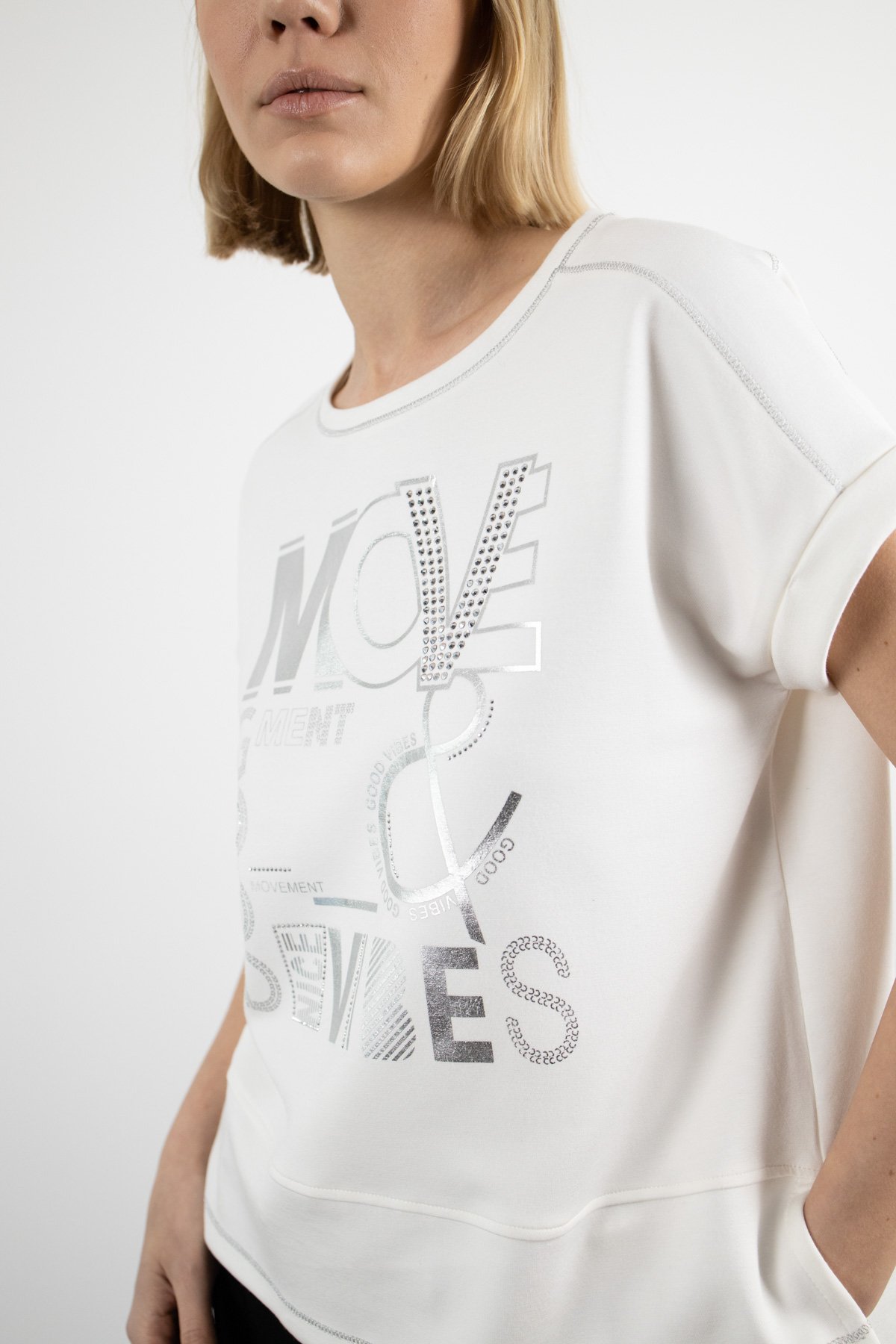 Bisiklet Yaka Taş İşleme Detay Tişört