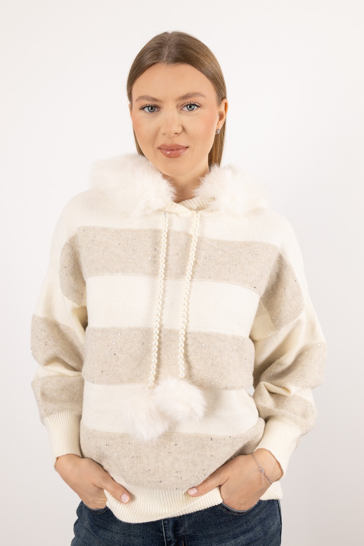 Boncuk Ponpon Detay Kapüşonlu Triko