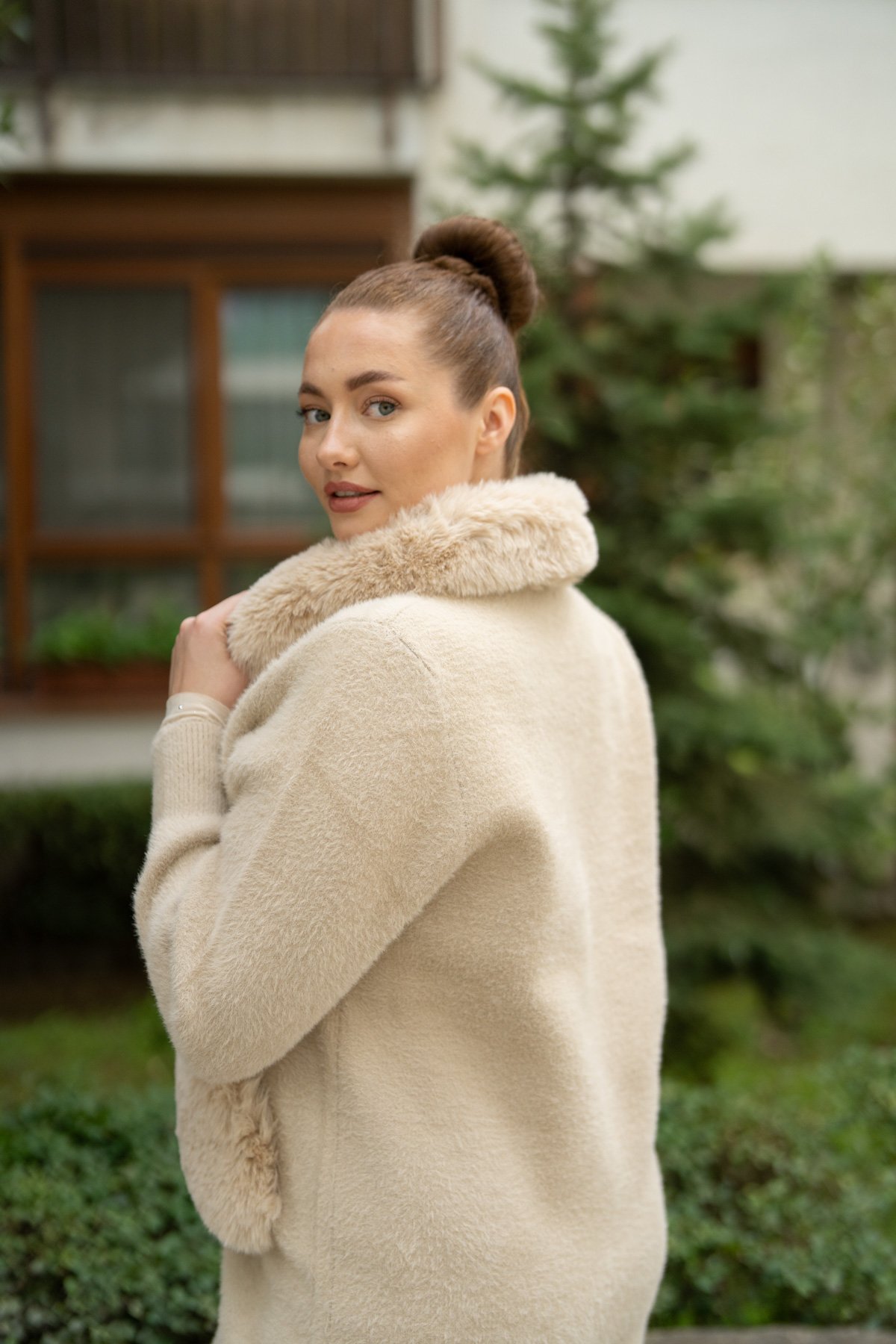 Ceb Ve Yaka Kürk Detaylı Hırka