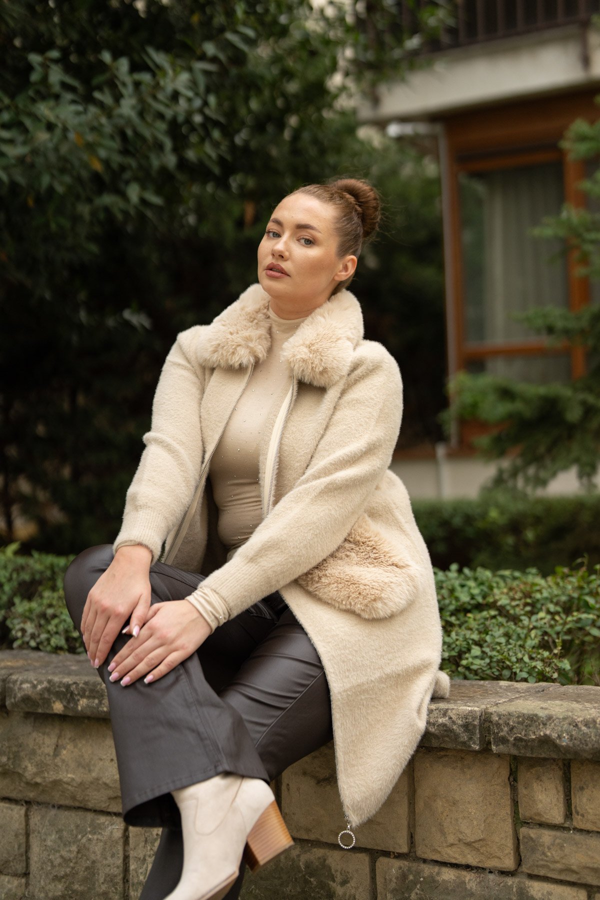 Ceb Ve Yaka Kürk Detaylı Hırka