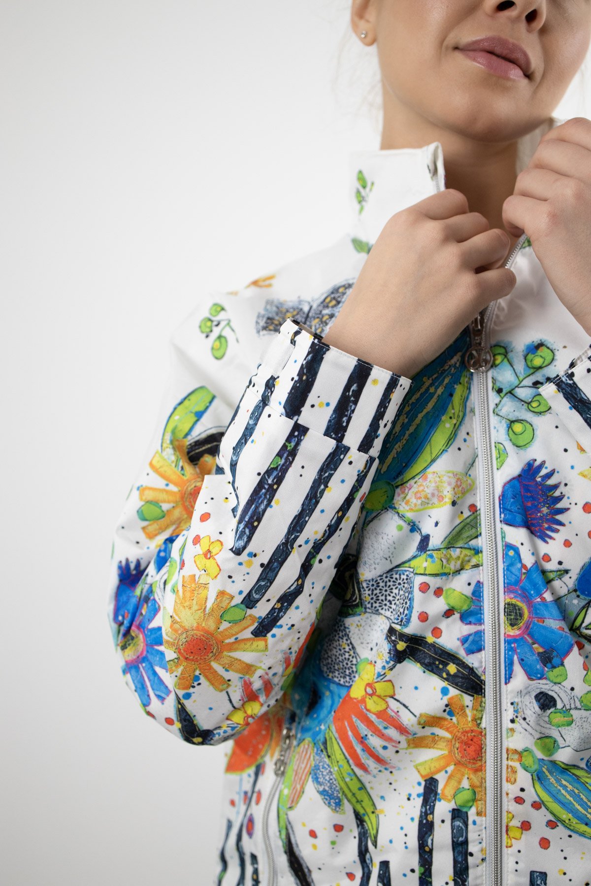 Çiçek Desenli Cep Fermuar Detay Ceket