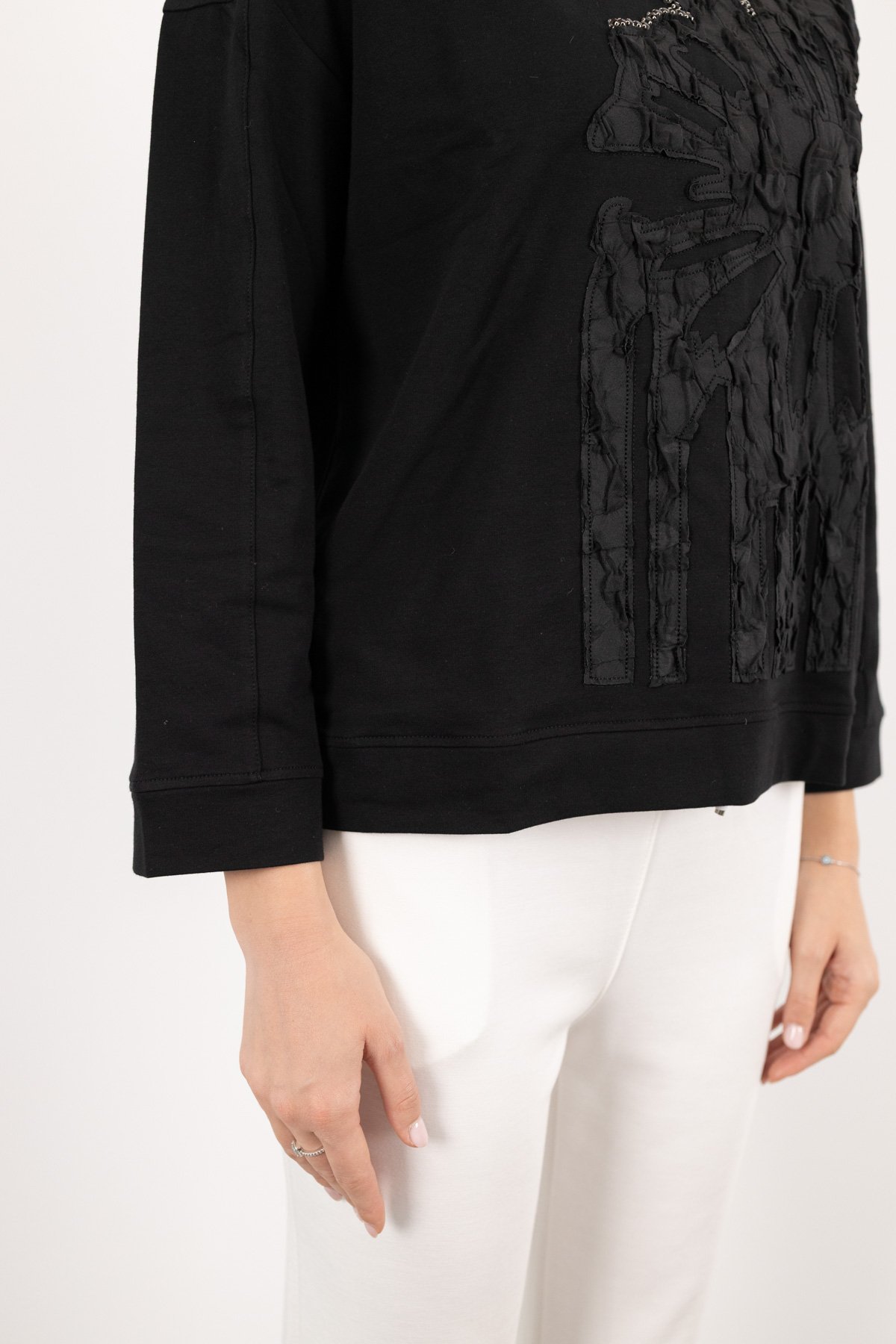 Çiçek Gofre Aplikeli Taşlı Kapüşonlu Bluz