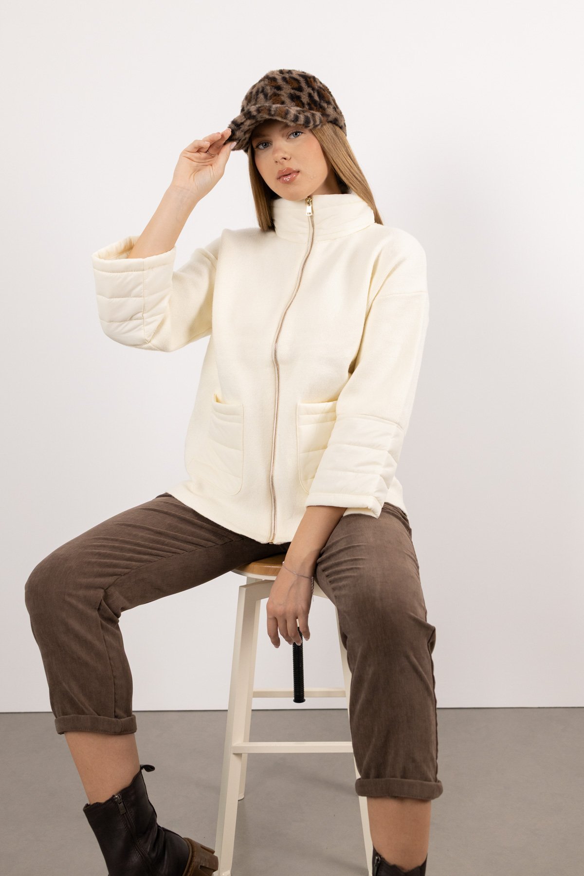 Dik Yaka Triko Ceket