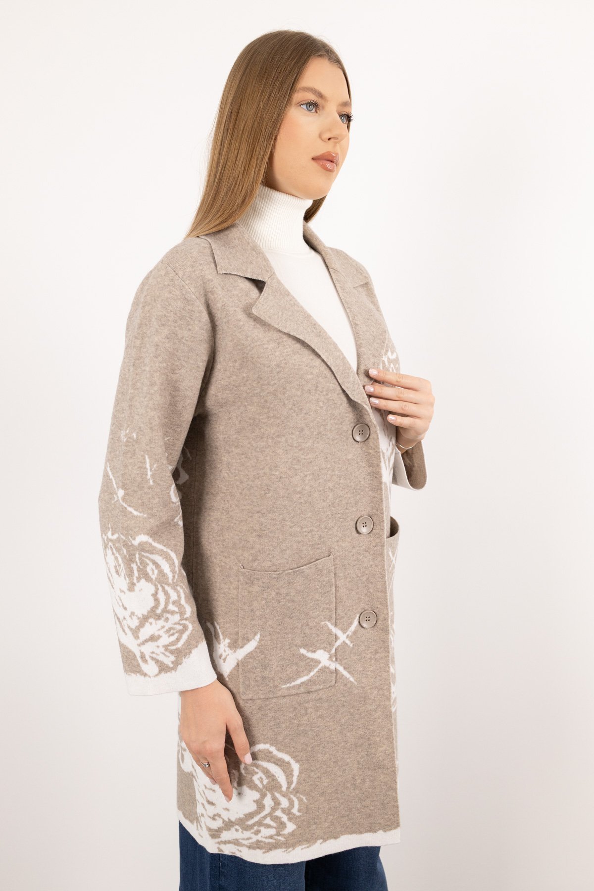 Düğme Detaylı Cepli Desenli Uzun Örme  Hırka