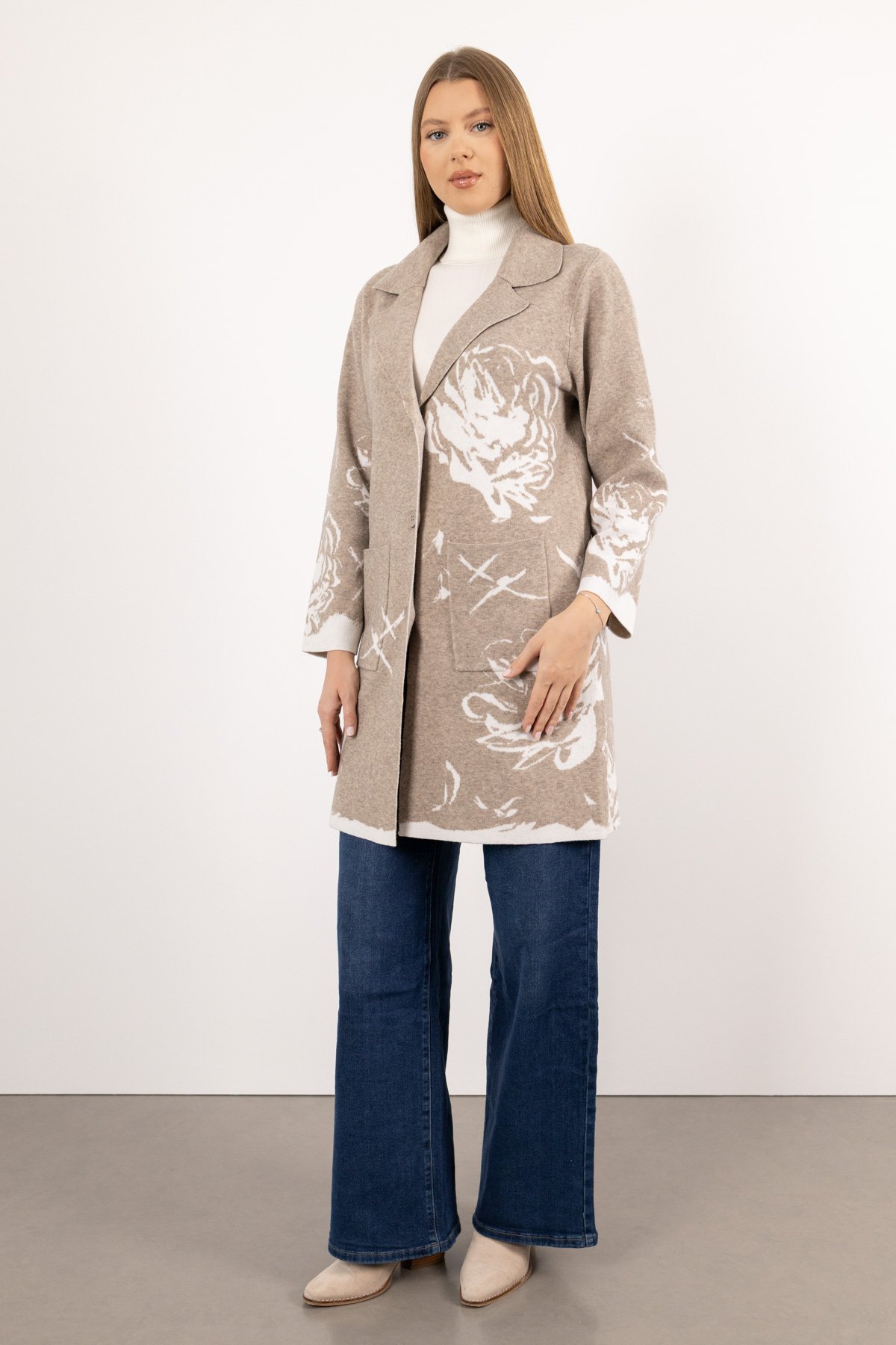 Düğme Detaylı Cepli Desenli Uzun Örme  Hırka