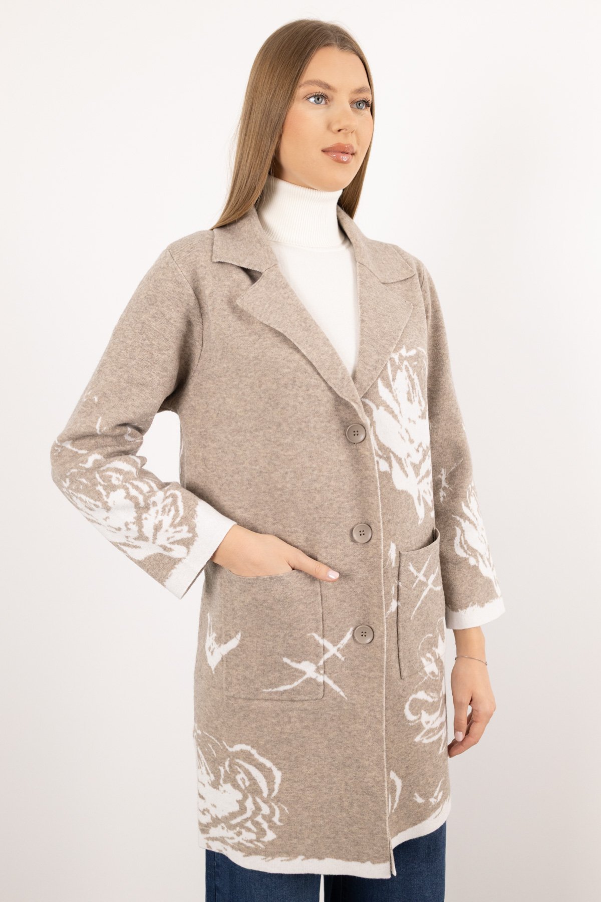 Düğme Detaylı Cepli Desenli Uzun Örme  Hırka