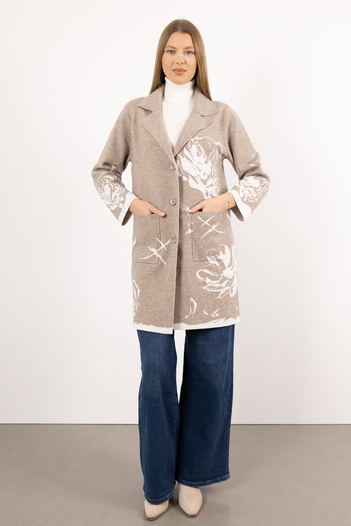 Düğme Detaylı Cepli Desenli Uzun Örme  Hırka