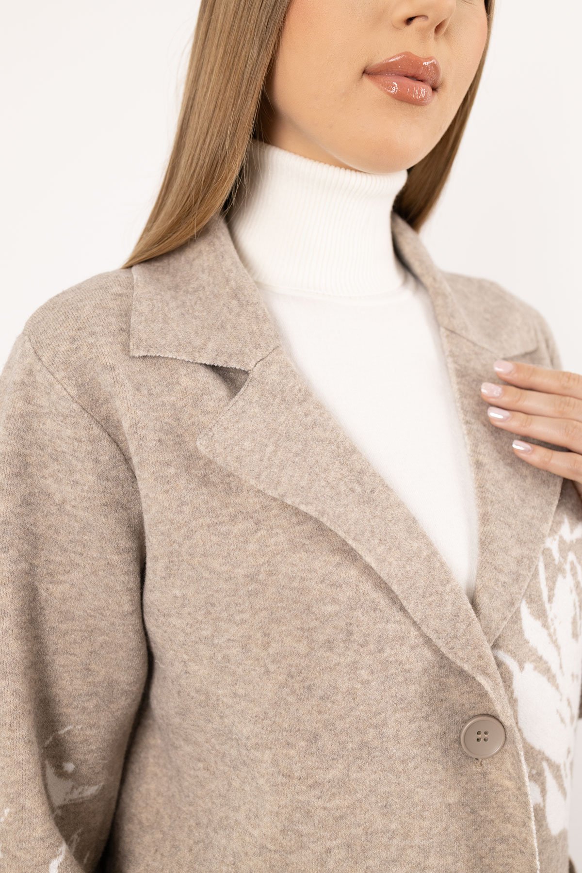 Düğme Detaylı Cepli Desenli Uzun Örme  Hırka