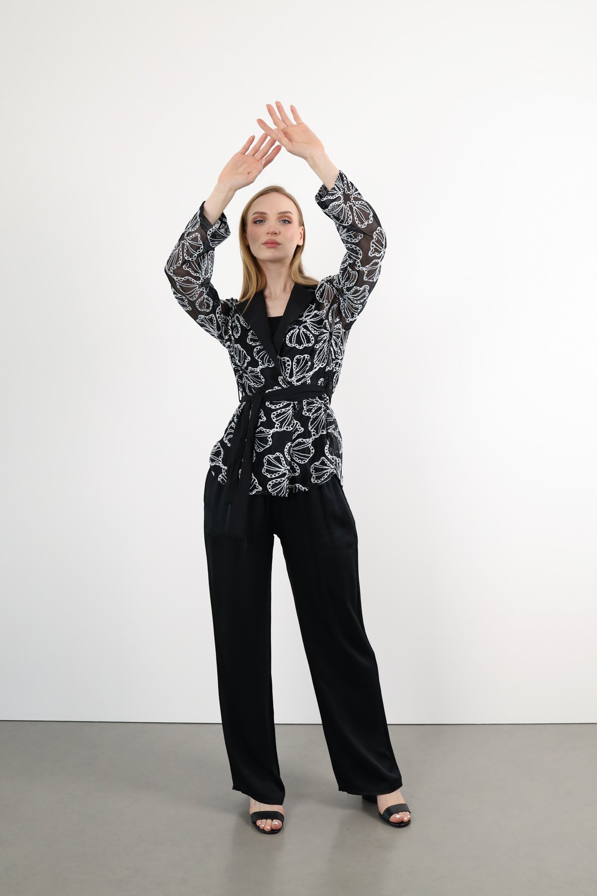 File Detaylı Bağlamalı Örgü Detaylı Ceket