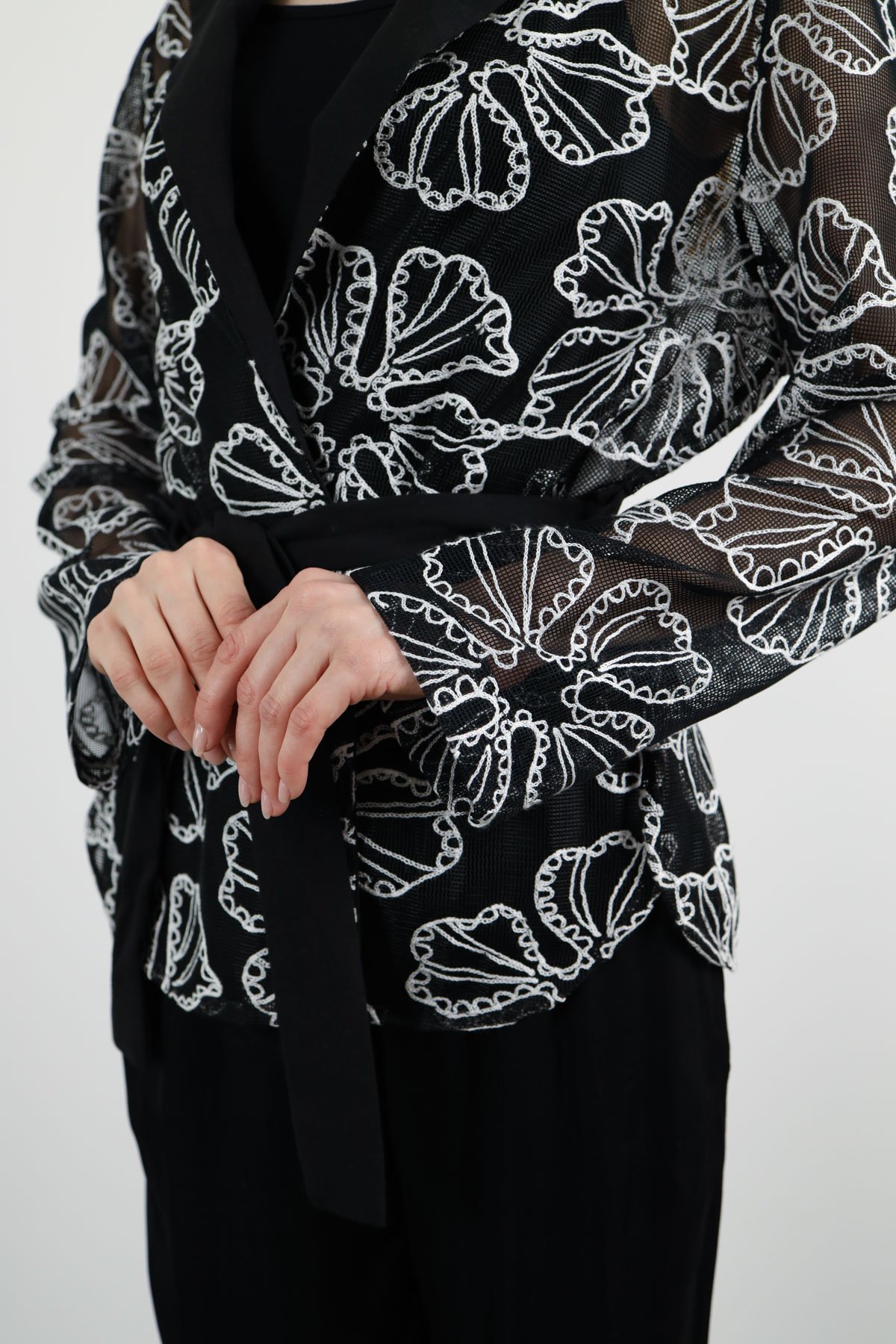 File Detaylı Bağlamalı Örgü Detaylı Ceket