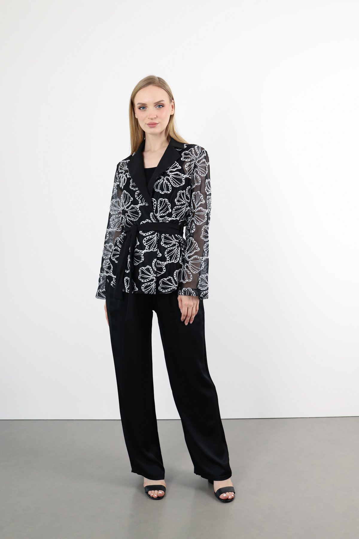 File Detaylı Bağlamalı Örgü Detaylı Ceket