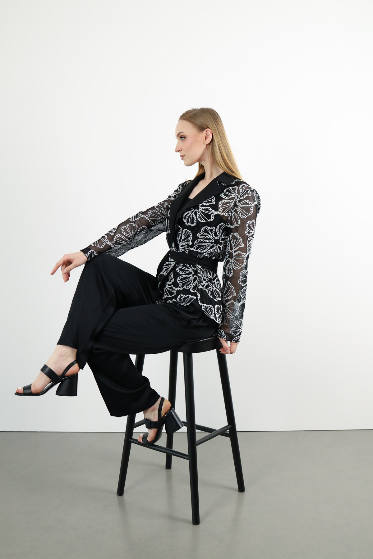 File Detaylı Bağlamalı Örgü Detaylı Ceket