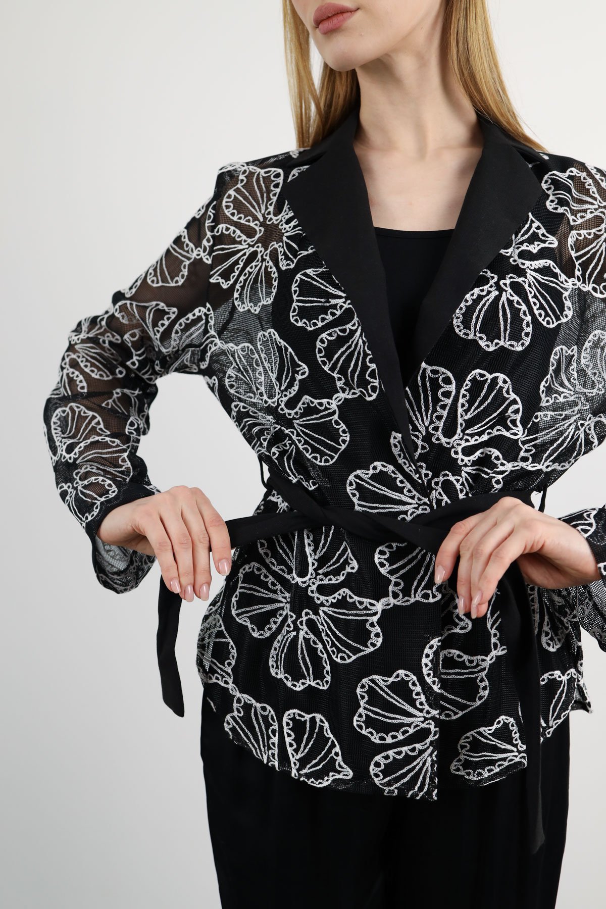 File Detaylı Bağlamalı Örgü Detaylı Ceket