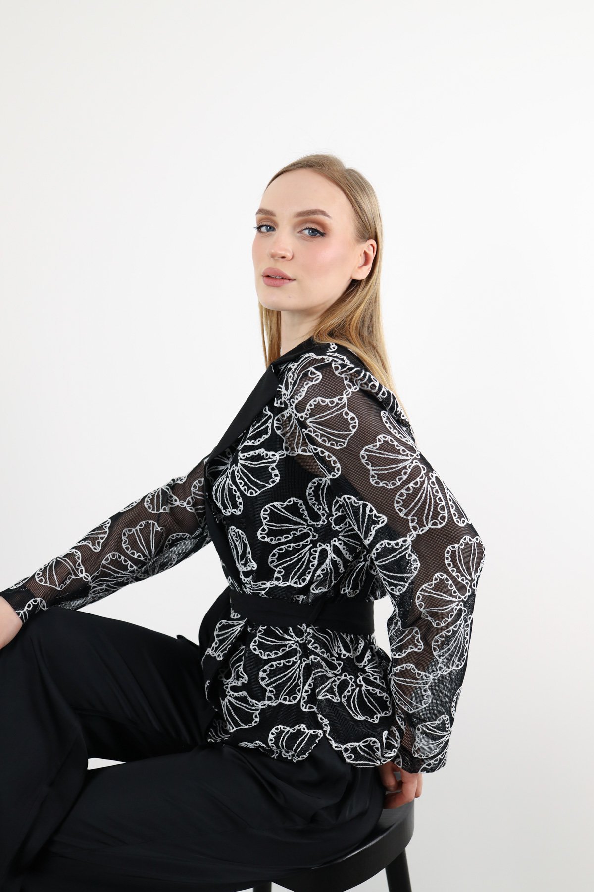 File Detaylı Bağlamalı Örgü Detaylı Ceket