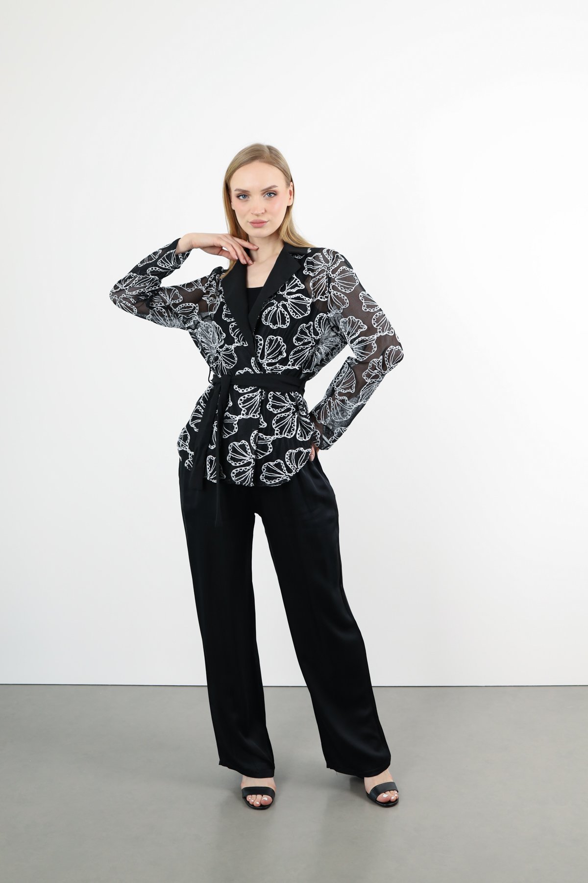 File Detaylı Bağlamalı Örgü Detaylı Ceket