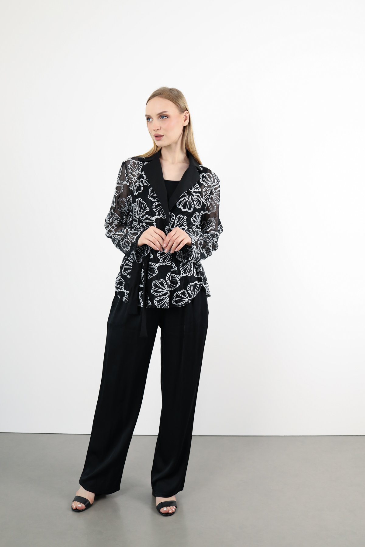 File Detaylı Bağlamalı Örgü Detaylı Ceket