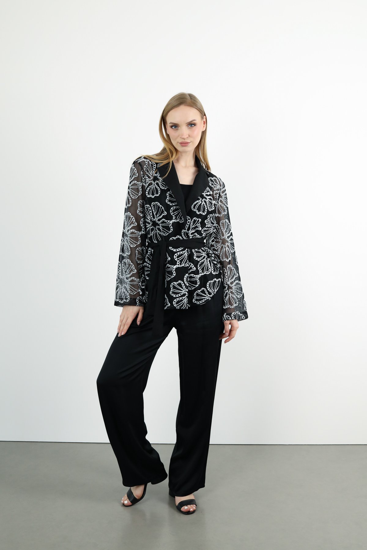 File Detaylı Bağlamalı Örgü Detaylı Ceket