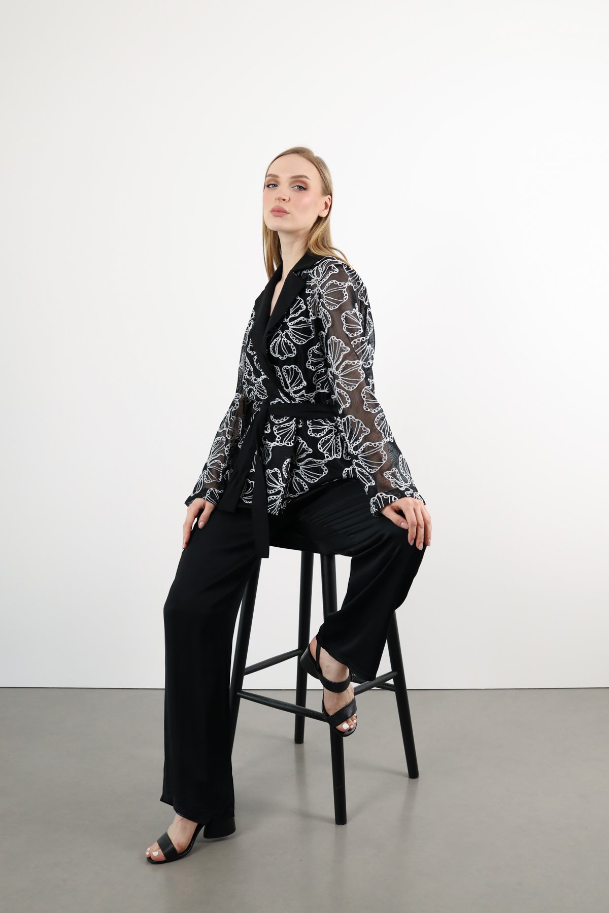 File Detaylı Bağlamalı Örgü Detaylı Ceket