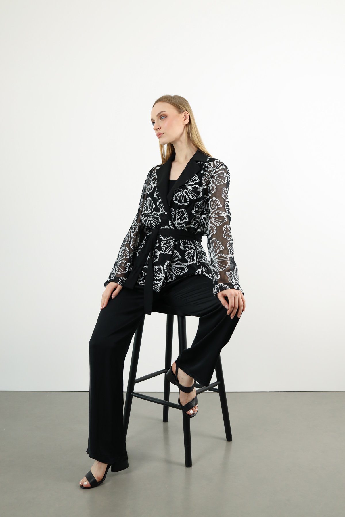 File Detaylı Bağlamalı Örgü Detaylı Ceket