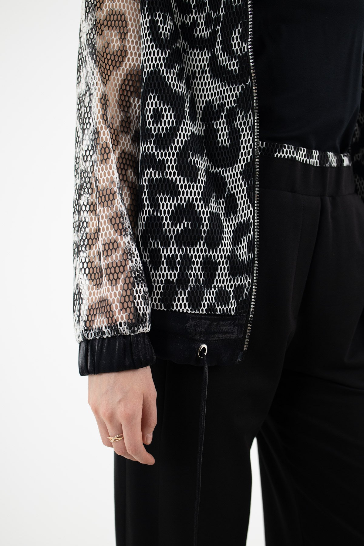 File Detaylı Beli Büzgü Detaylı Fermuarlı Ceket