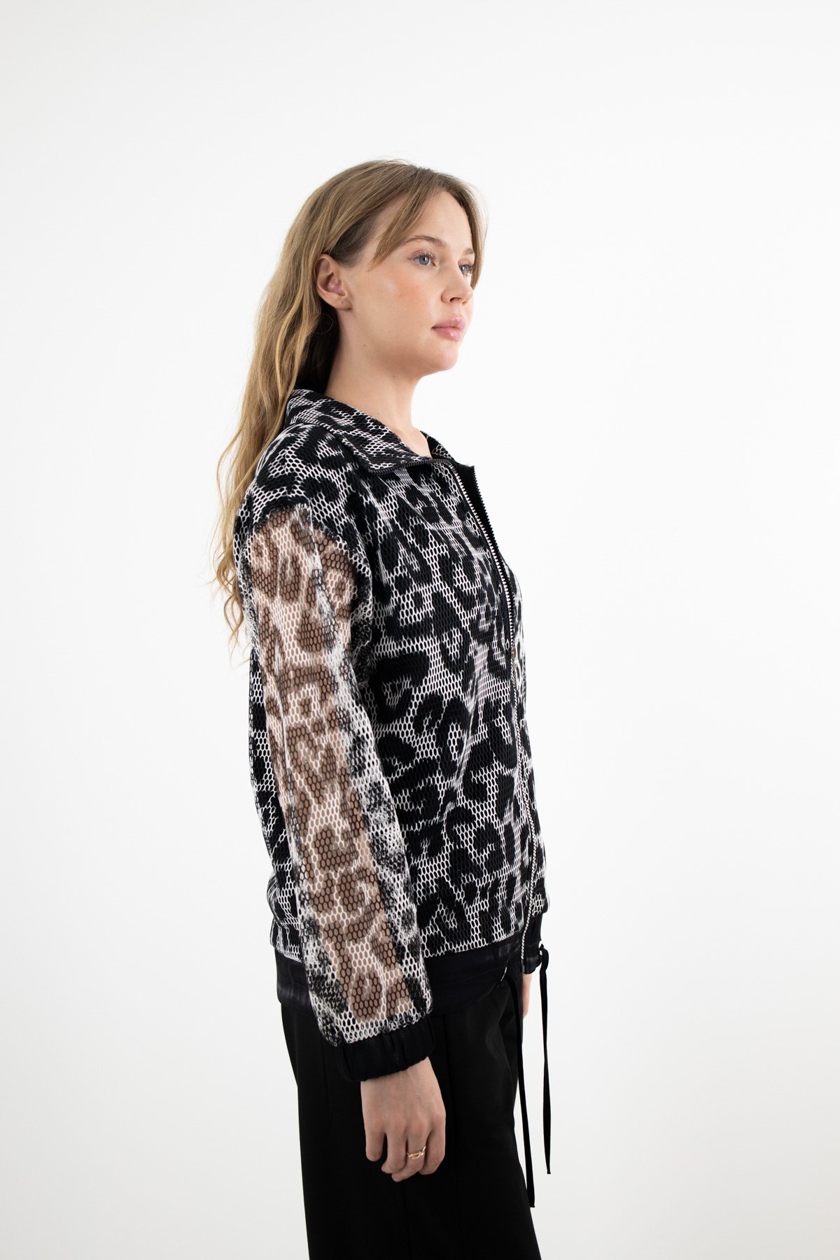 File Detaylı Beli Büzgü Detaylı Fermuarlı Ceket