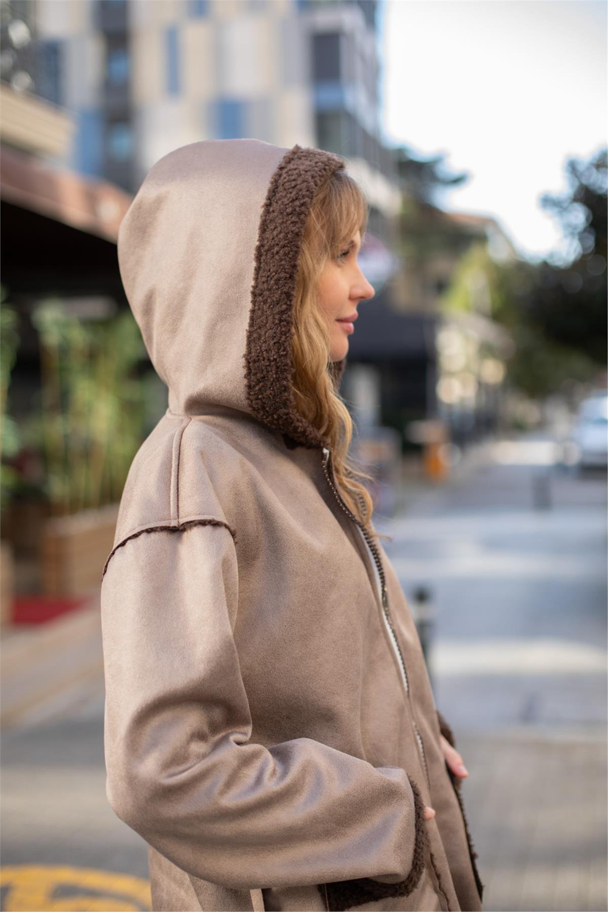 İçi Peluş Kapişonlu Ceket