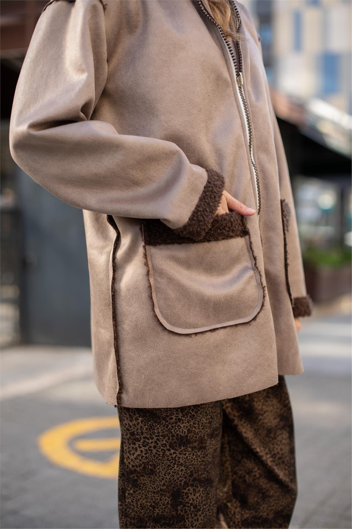 İçi Peluş Kapişonlu Ceket