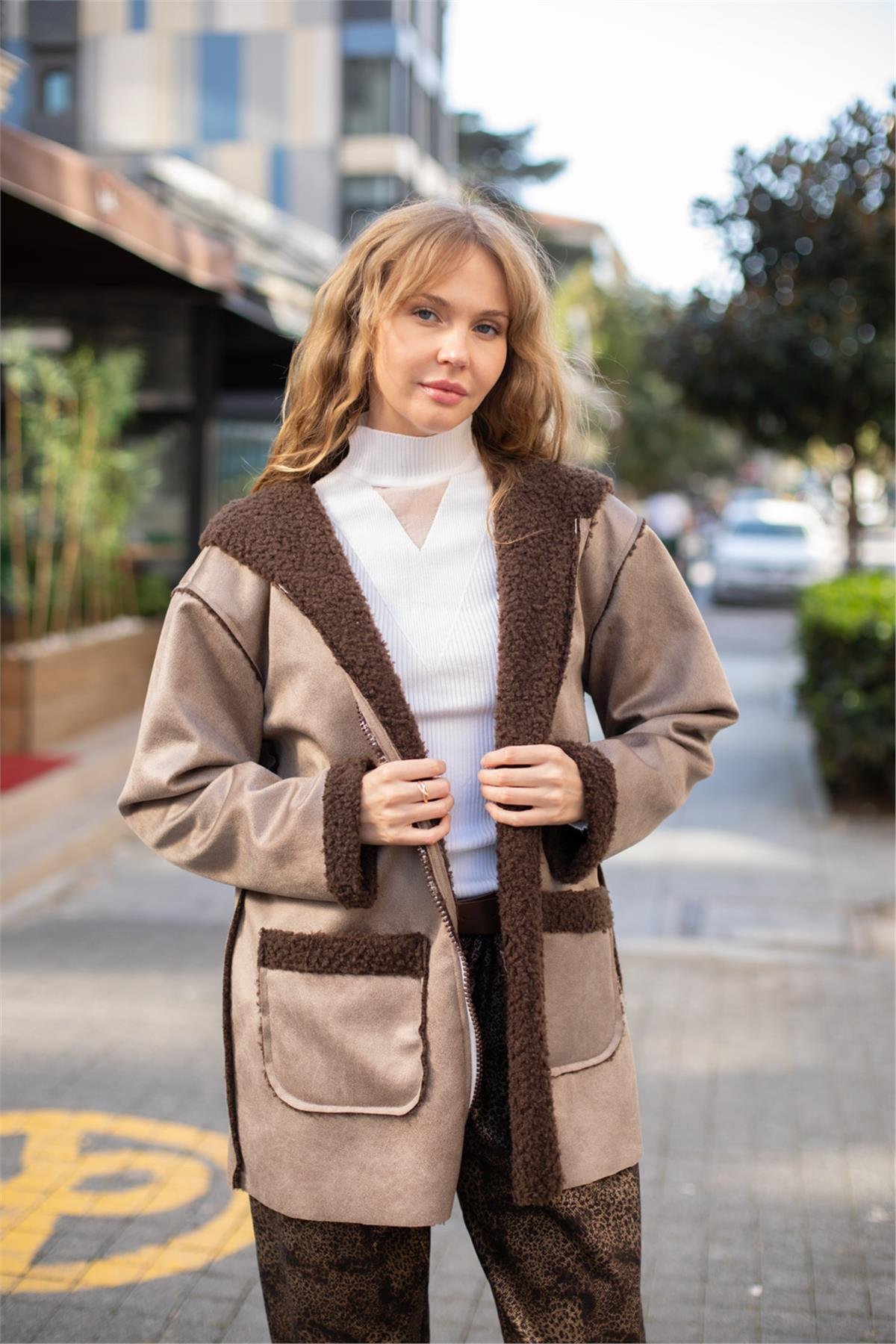 İçi Peluş Kapişonlu Ceket