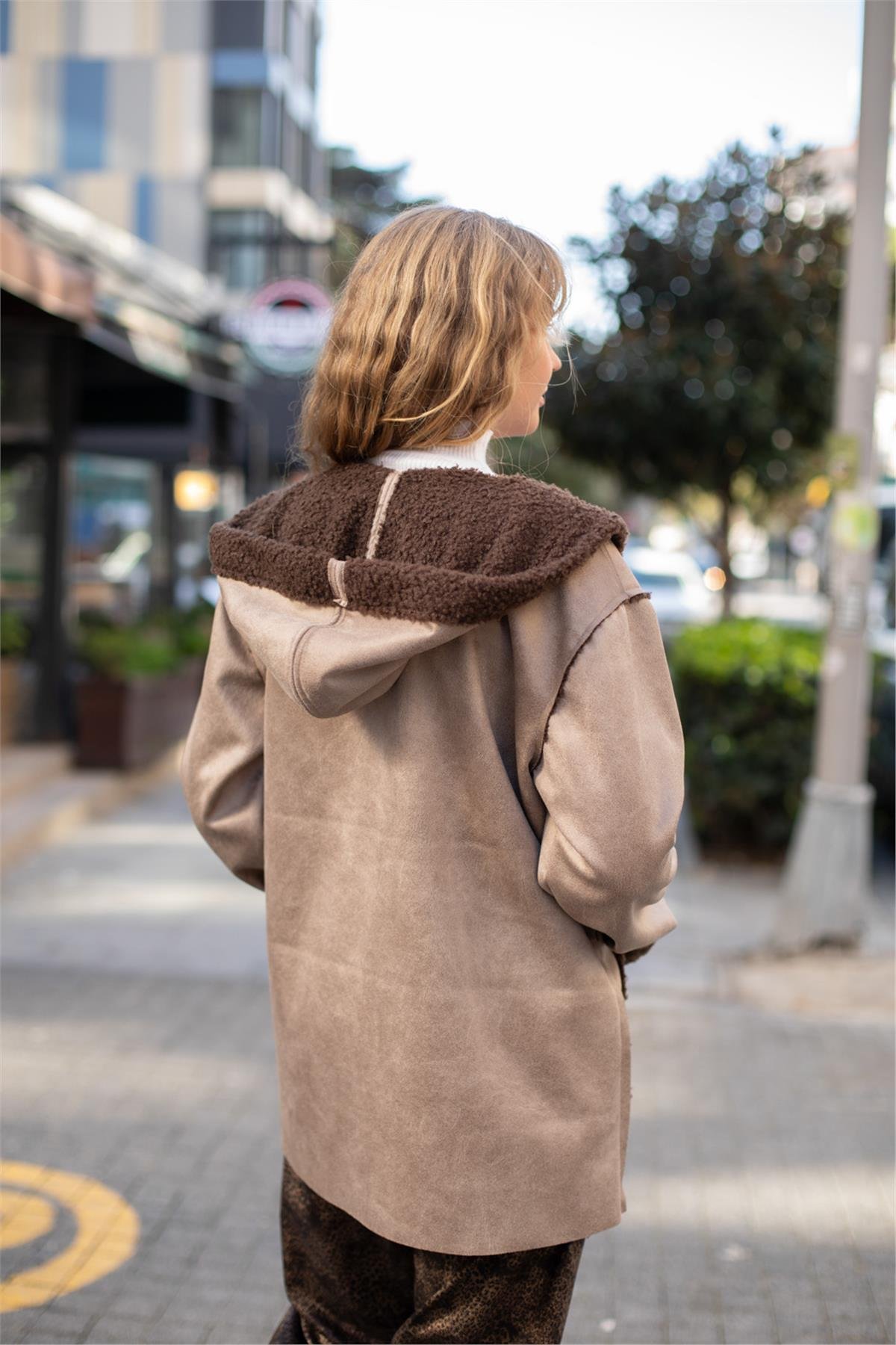 İçi Peluş Kapişonlu Ceket