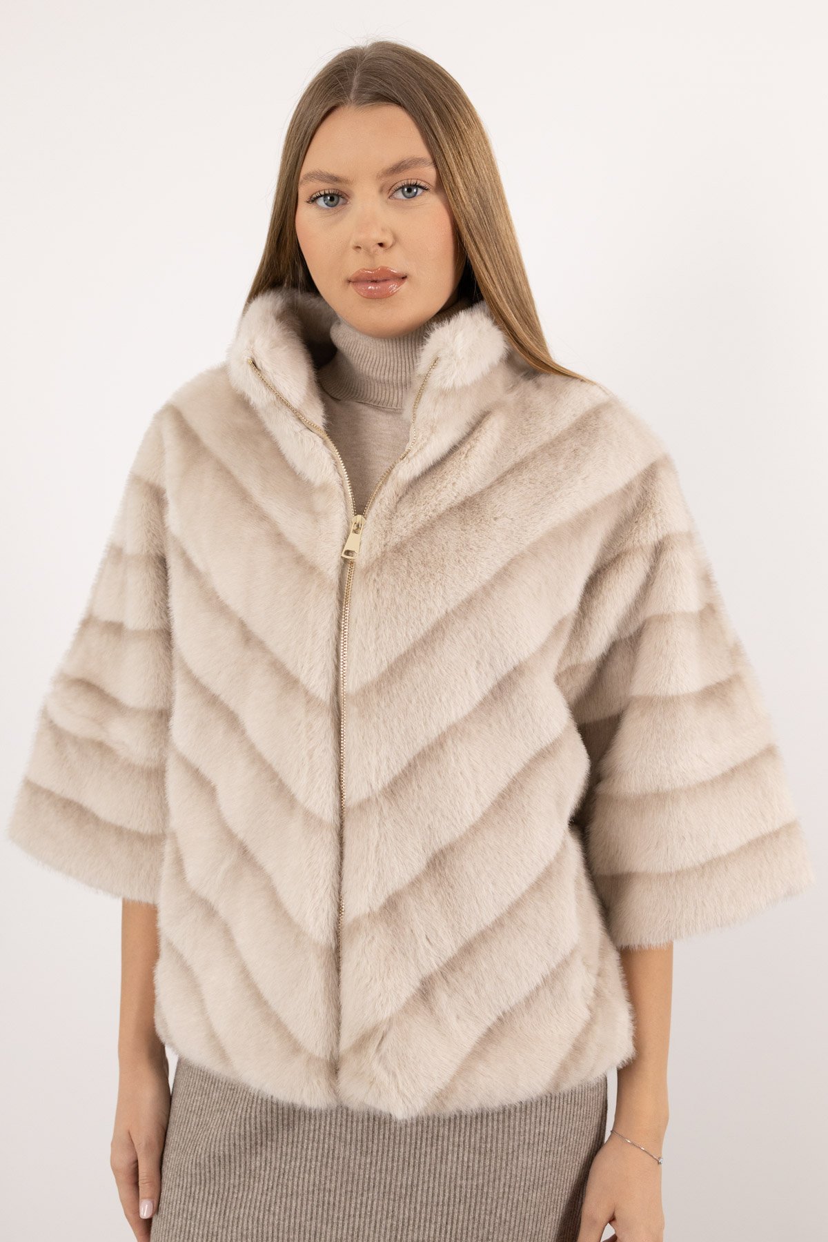 İki Renk Detaylı Truvakar Kürk Mont