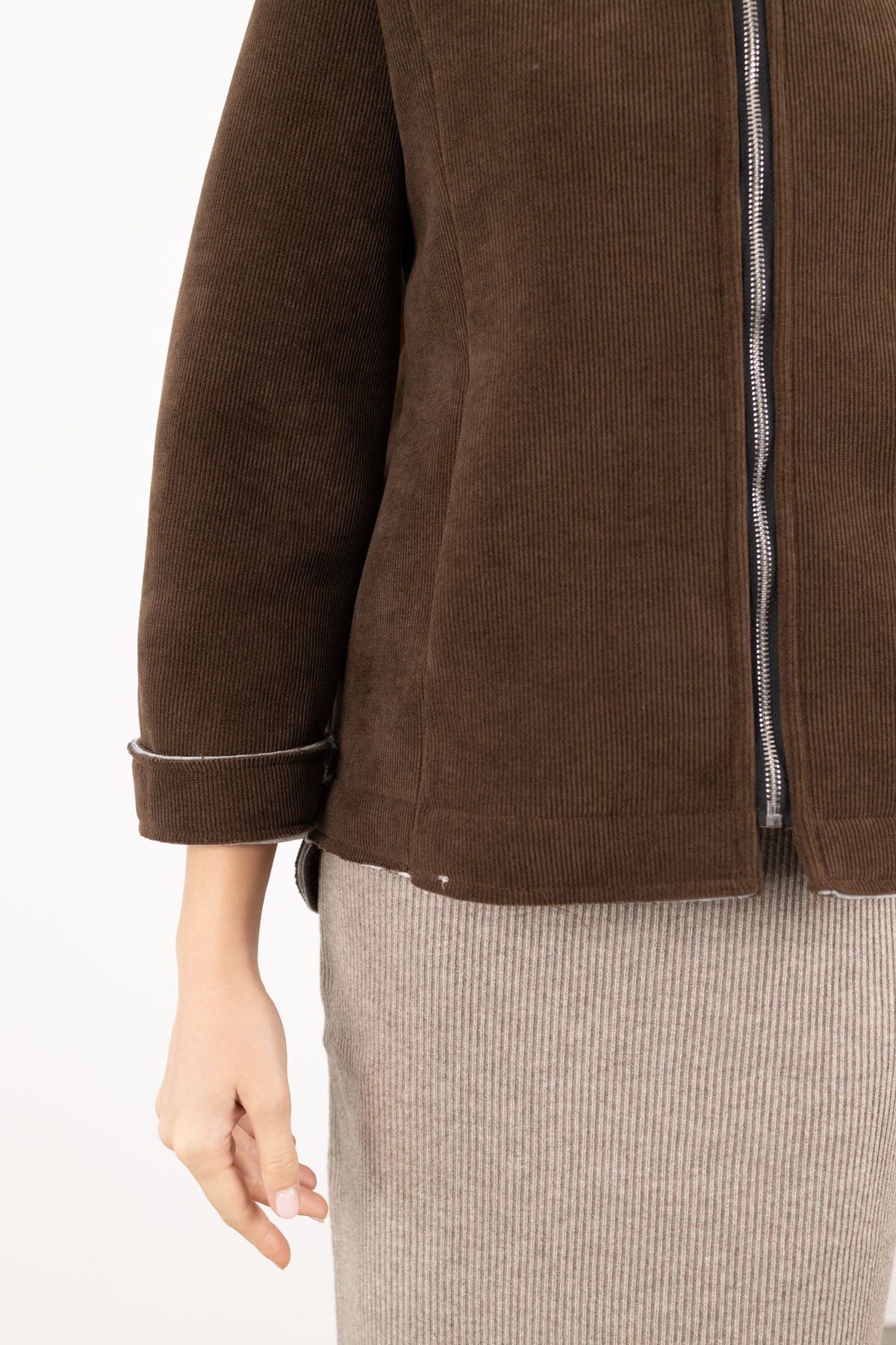 Kapüşon Detaylı Kadife Fitilli Cepli Mont